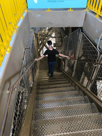 Wir hatten uns entschieden, zu Fuß von der zweiten Etage runter zu gehen