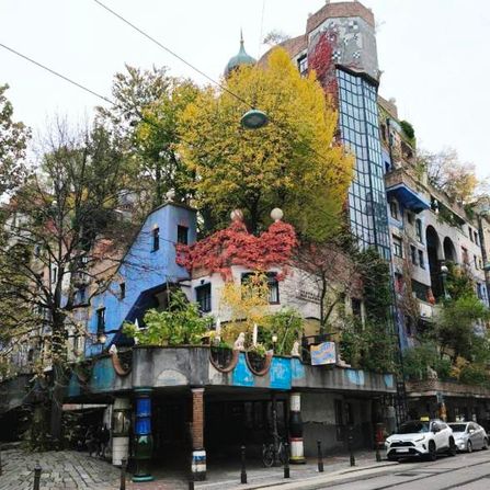 Tag 3️⃣: Hundertwasser-Haus + Karlskirche + Naschmarkt + div. Gassen + Parlamentsgebäude Wien