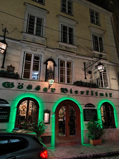 Essen gab es heute in der "Gösser Bierklinik" mit viel Brauhaus-Charakter und einer der ältesten Bierstuben Wiens. Sehr legger Wiener Küche!